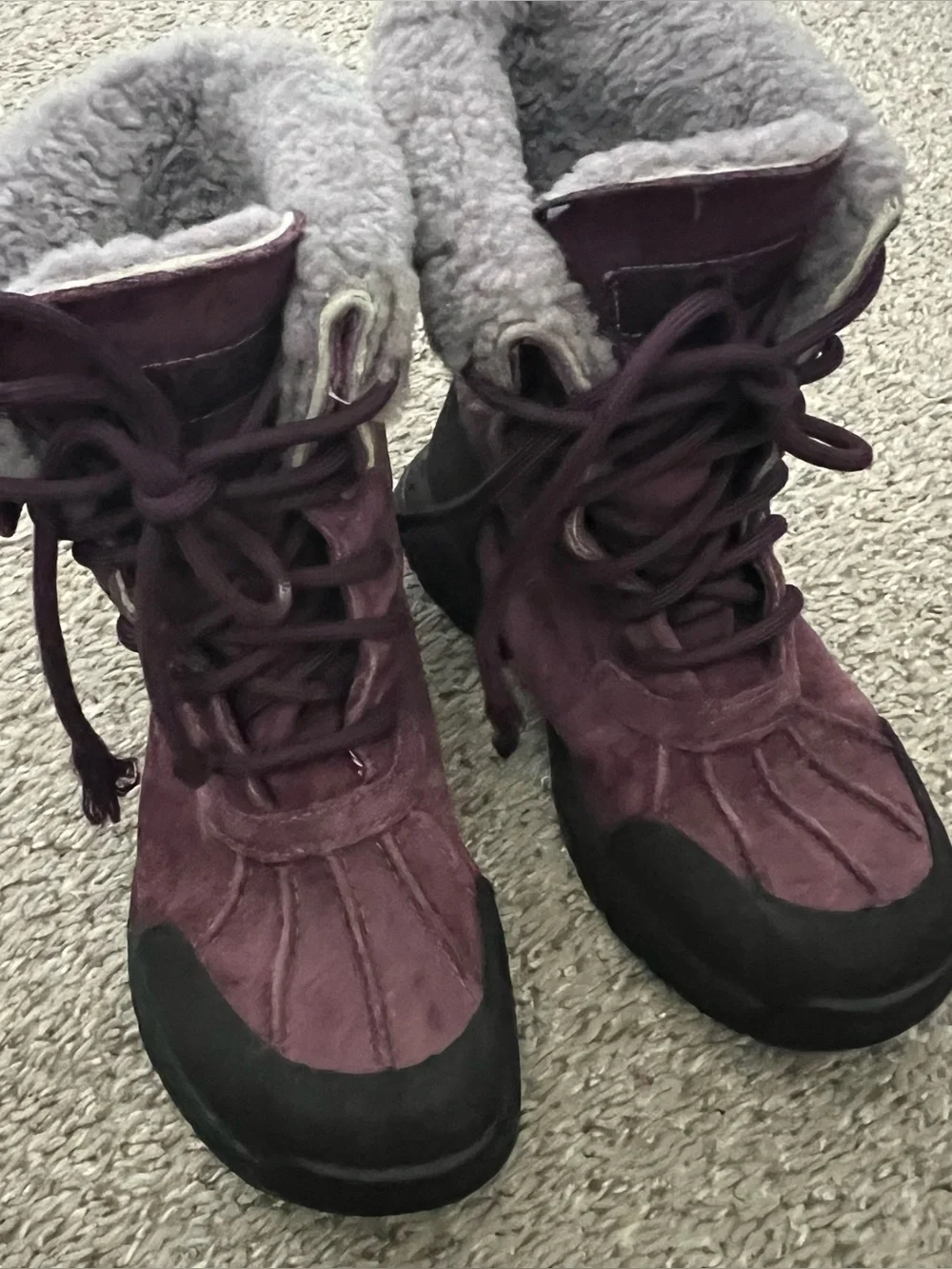 UGG Vibram Kids Plum Suede Lace-Up Winter Boots with Shearling Cuff Size 1